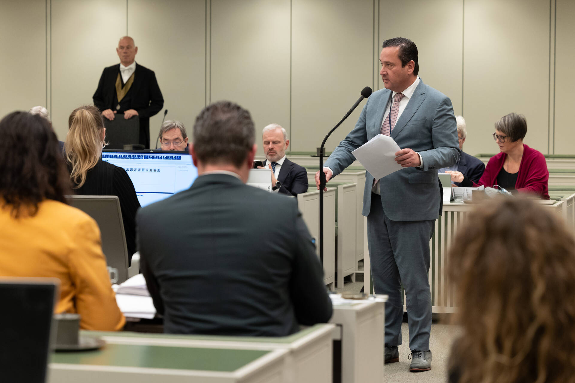 Senator Baumgarten (JA21) bij de interruptiemicrofoon