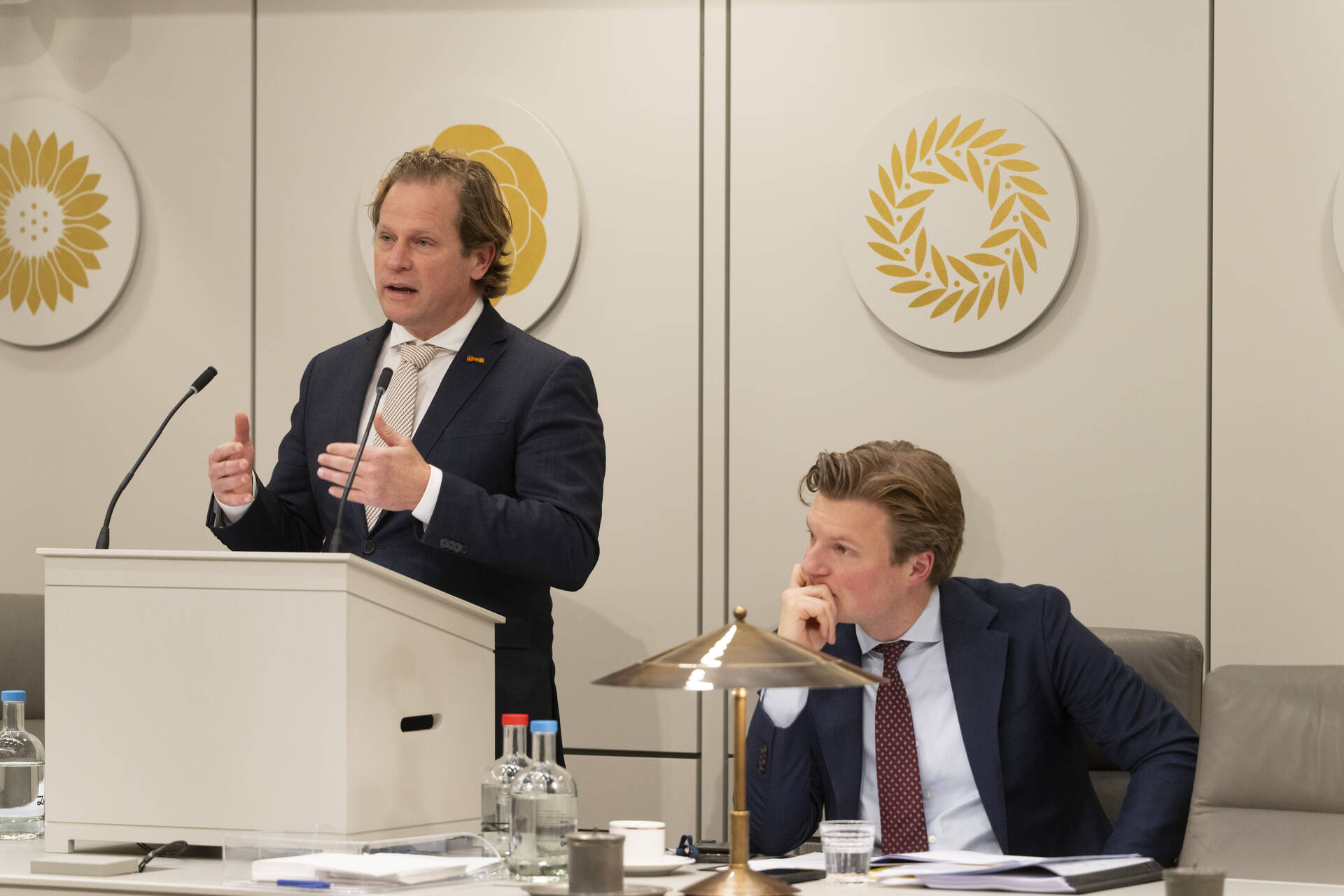 Demissionair staatssecretaris Tuinman tijdens het debat op 9 december 2025