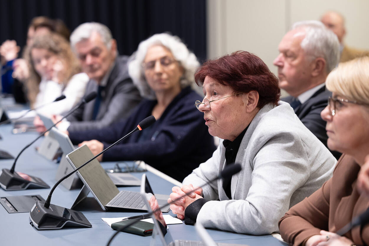 Senator Kaljouw tijdens de commissie voor Immigratie & Asiel / JBZ-Raad