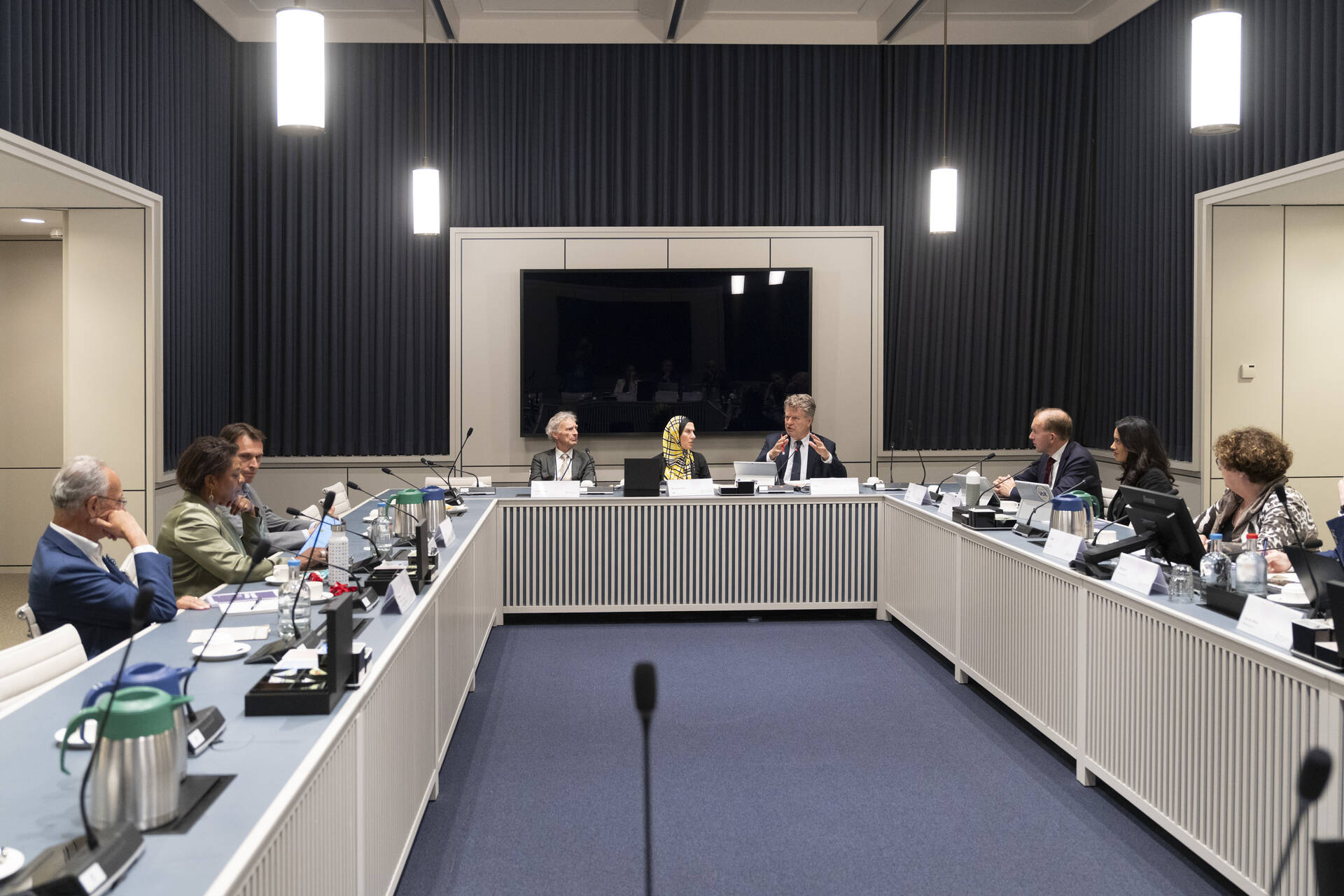 De commissie BIZA in gesprek met de voormalige Staatscommissie tegen Discriminatie en Racisme