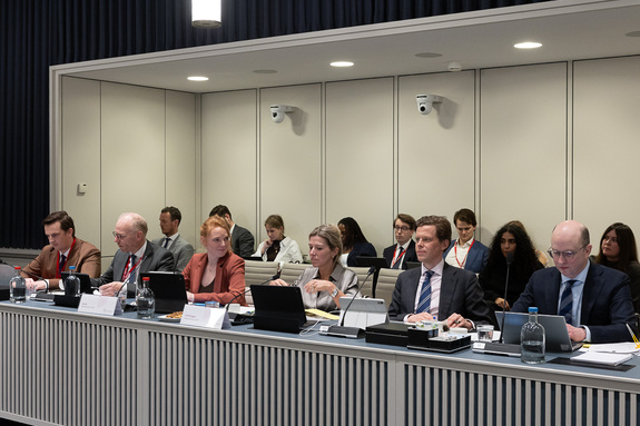Staatssecretarissen Willemijn Aerdts (Digitale Economie en Soevereiniteit) en Claudia van Bruggen (Justitie en Veiligheid) in gesprek met de vaste commissies voor Digitalisering  en voor Economische Zaken / Klimaat en Groene Groei.